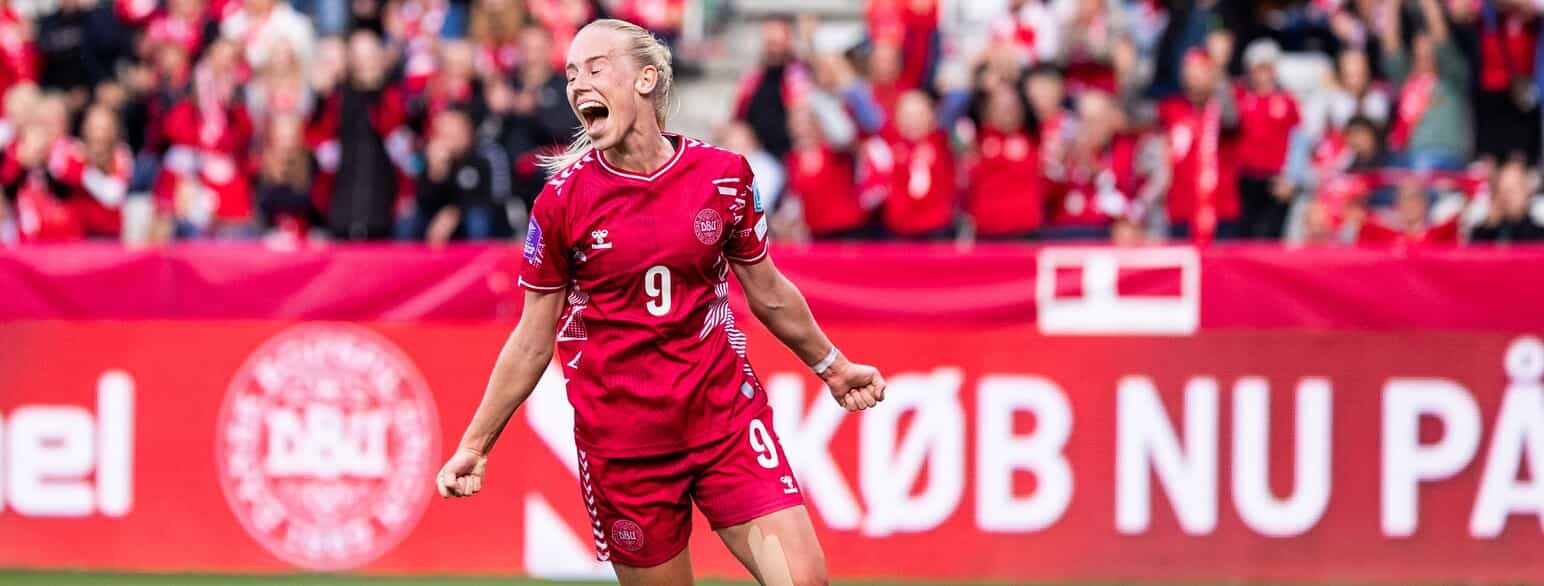 Amalie Vangsgaard jubler over sin scoring til 1-0 i Nations League-kampen mellem Danmark og Tyskland den 22. september 2023