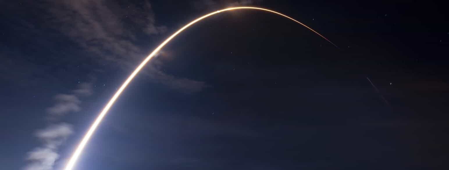 Den 28. juli 2023: SpaceX sender med en Falcon 9-raket 22 Starlink-satellitter i kredsløb i lav jordbane (LEO).