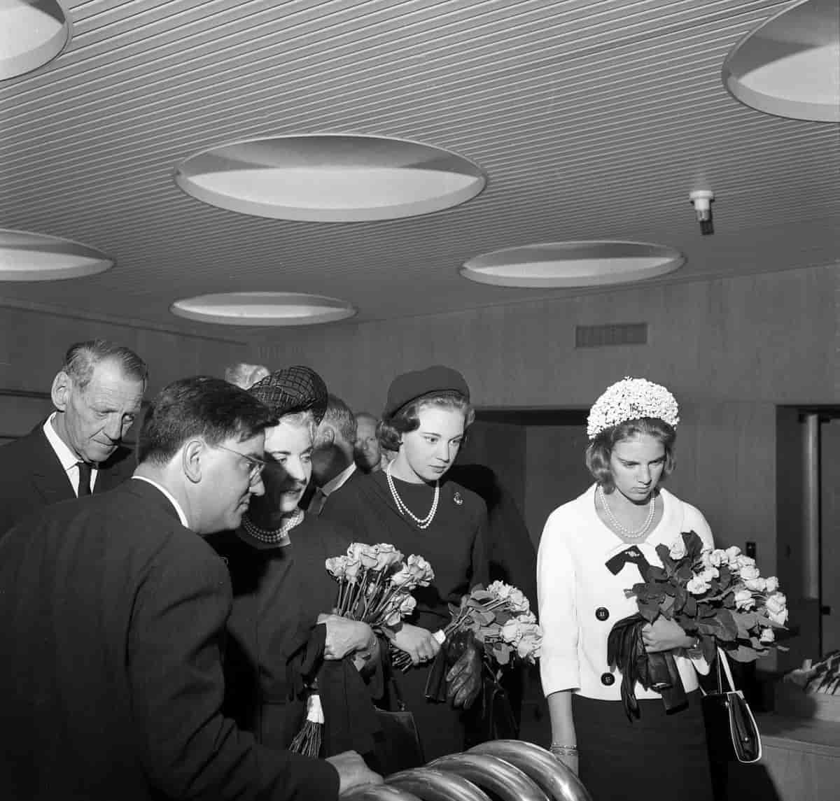 Ib Magnussen med kongefamilien i 1964.