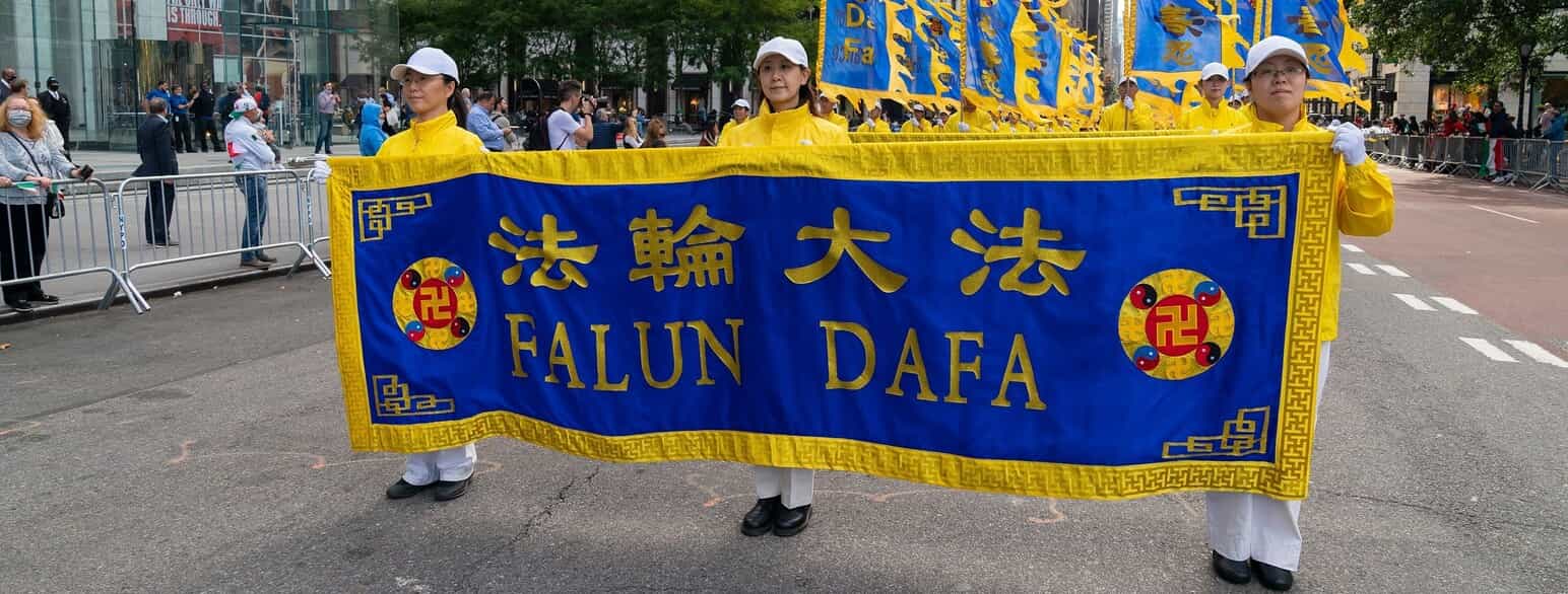 Falun gong-tilhængere ved en parade på Manhattan den 11. oktober 2021