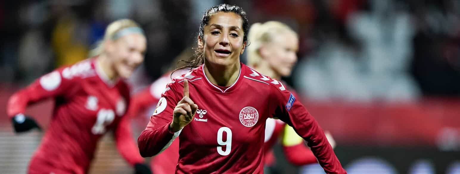 Nadia Nadim fejrer sin scoring til 1-0 i EM-kvalifikationskampen mellem Danmark og Georgien den 12. november 2019