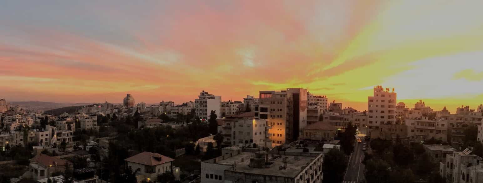 Solopgang over den gamle bydel i Ramallah.