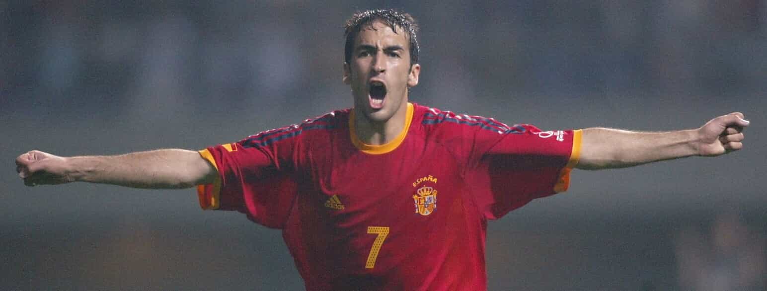 Raúl jubler over en scoring for Spanien ved VM i 2002