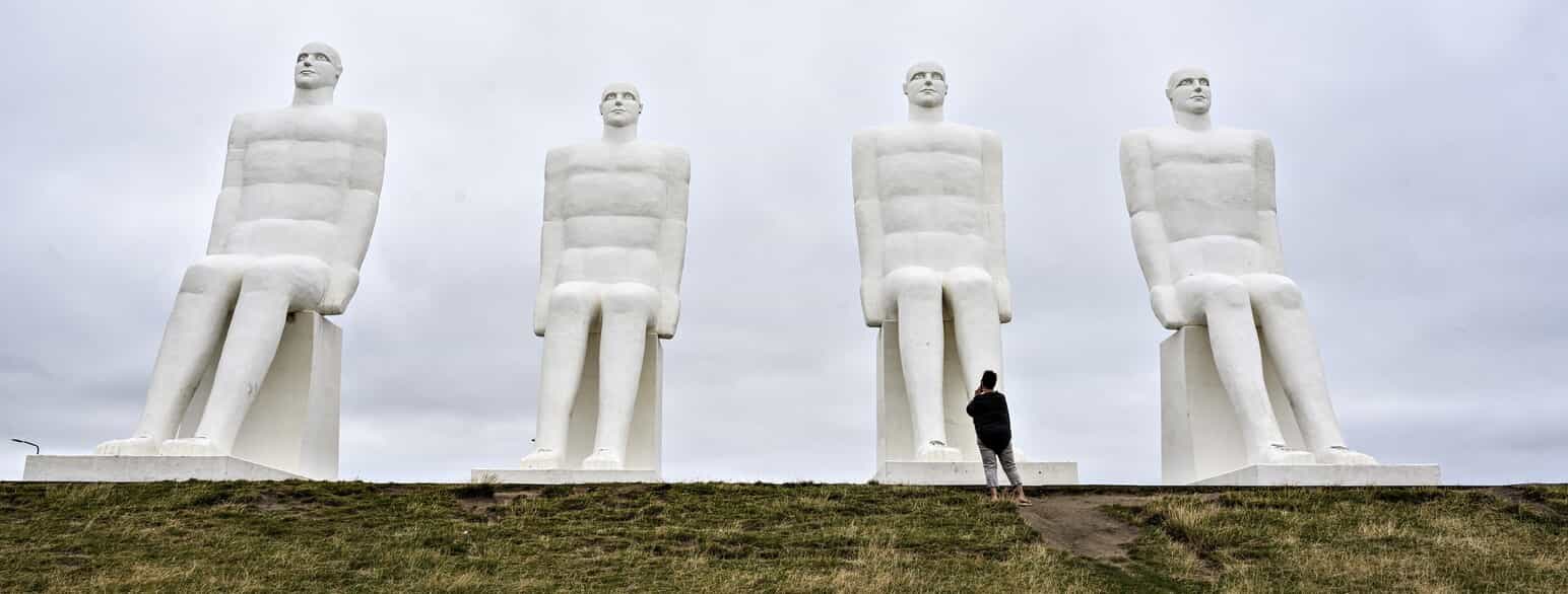 Svend Wiig Hansens skulpturgruppe "Mennesket ved havet" fra 1994 i Esbjerg 