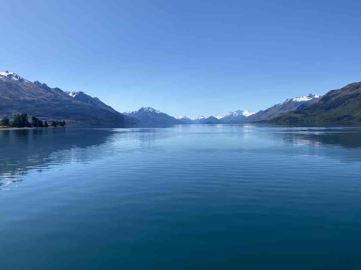 Wakatipusøen i stille vejr