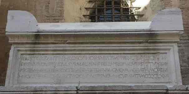 Plethons sarkofag i Tempio Malatestiano 