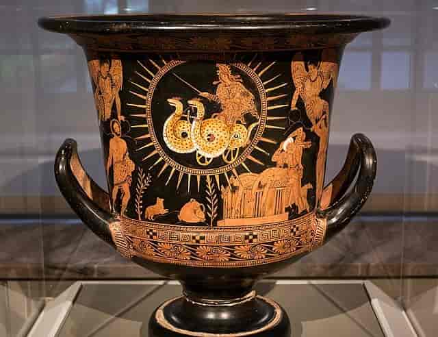 Rødfigurvase fra 400 f.v.t. Medea flygter i slangevogn.