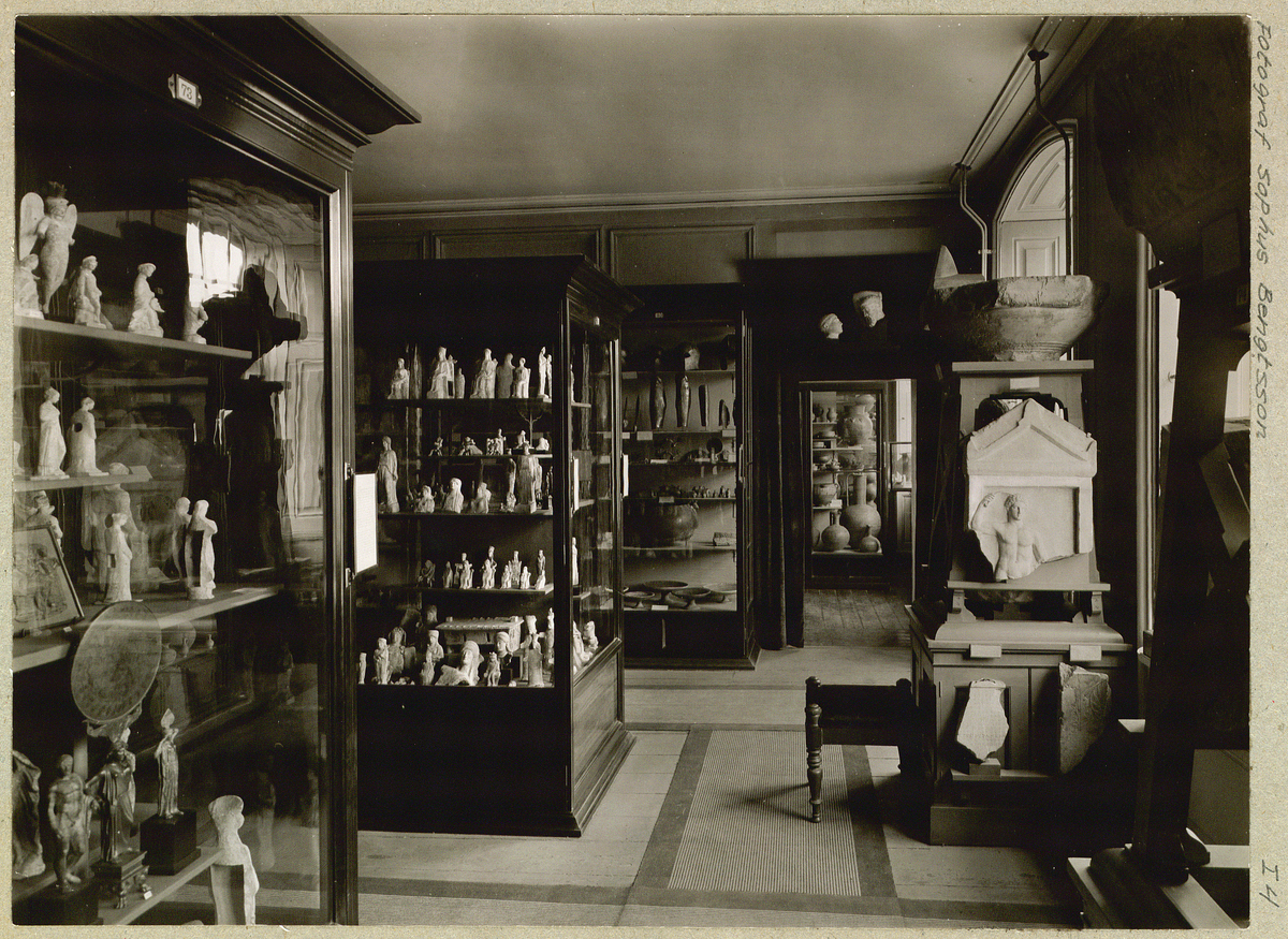 Antiksamlingens udstilling i Prinsens Palæ, som den så ud omkring 1930. 