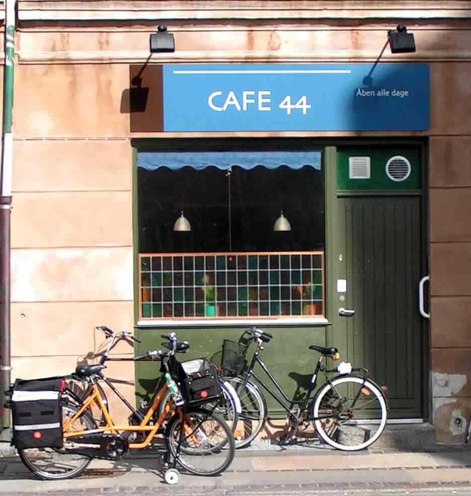 Café 44.