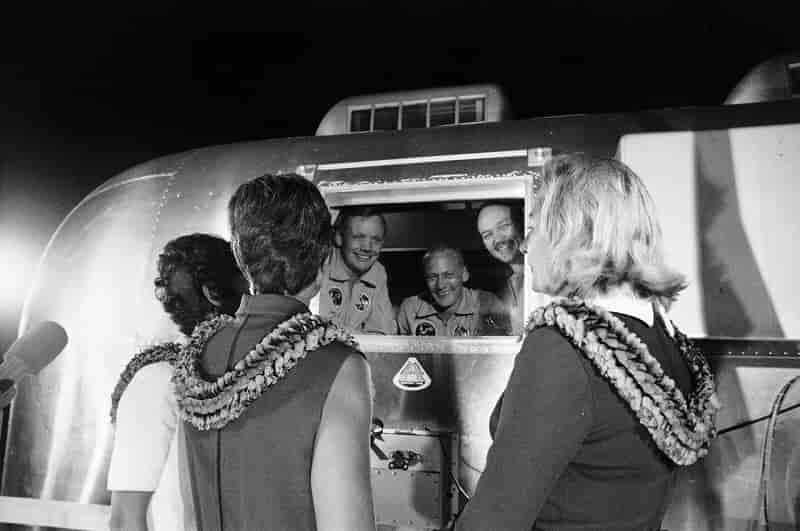 Armstrong, Aldrin og Collins i karantæne efter hjemkomsten.