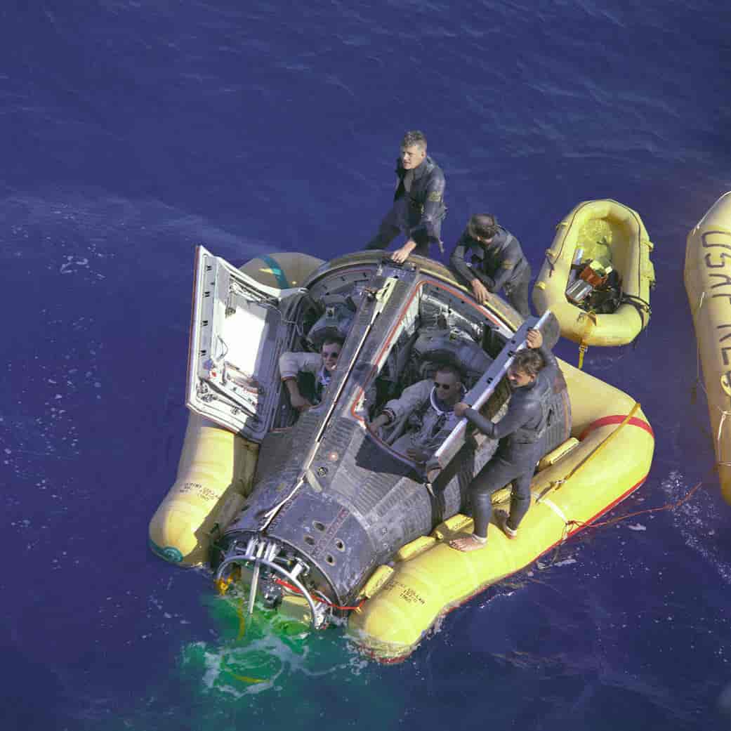Armstrong og Scott efter landingen med Gemini 8.