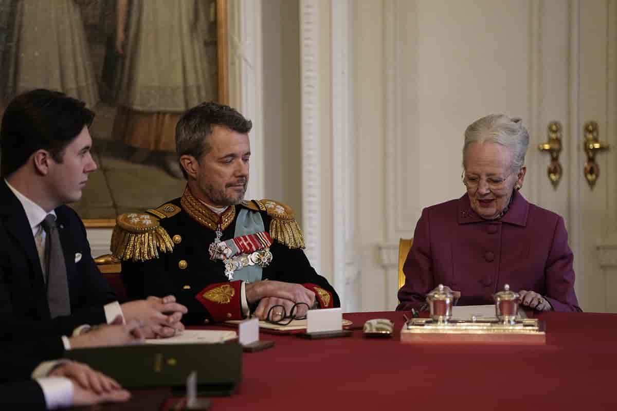 Dronning Margrethe underskriver sin abdikation