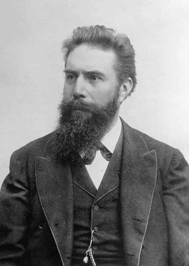 Portræt af fysiker og nobelprismodtager Wilhelm Conrad Röntgen. 