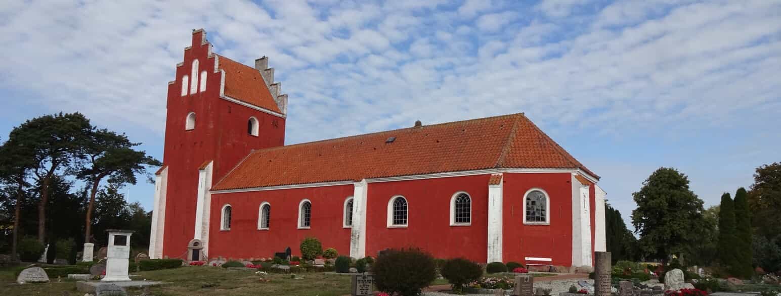 Byrum Kirke blev opført i første halvdel af 1200-tallet.
