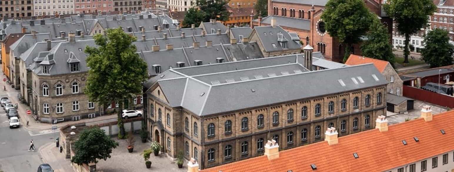 Gernersgades Kaserne (Søetatens Pigeskole) ligger i Nyboder i det gamle København