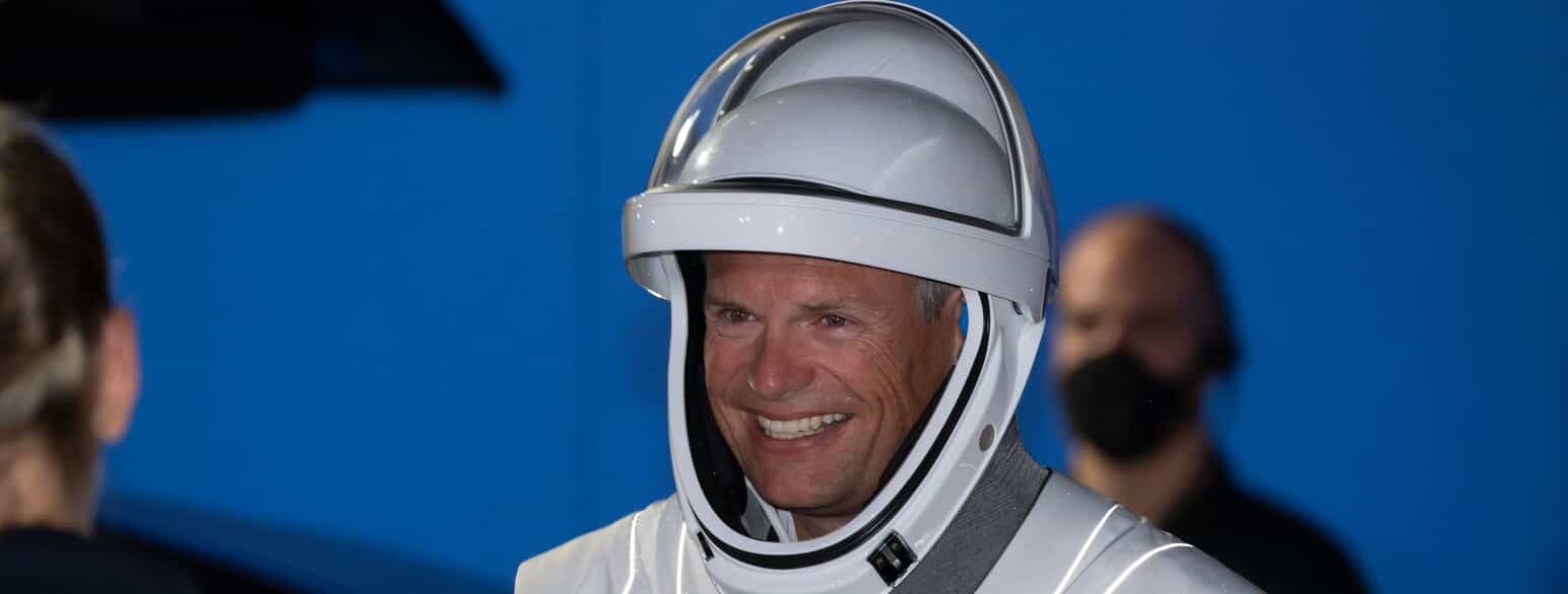 Andreas Mogensen i SpaceX-rumdragten inden opsendelsen i 2023.