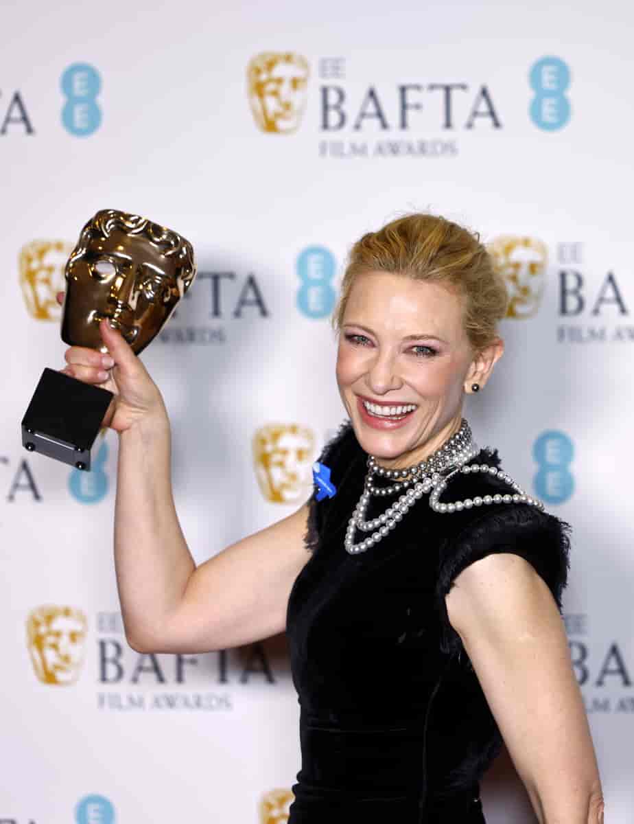 Cate Blanchett med BAFTA i 2023.
