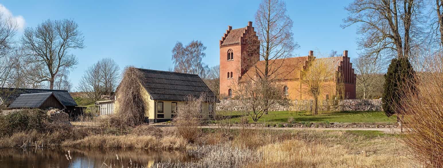 Bederslev Kirke på Nordfyn, ca. 20 km nord for Odense