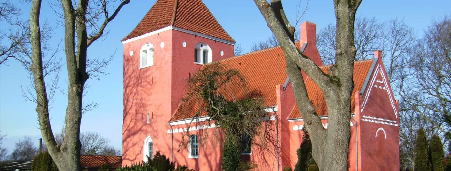 Herritslev Kirke er en rødkalket romansk kirke i landsbyen Herritslev på Lolland