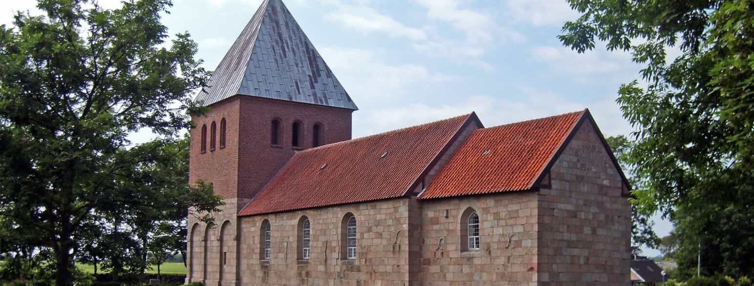 Bejstrup Kirke er oprindeligt opført i romansk tid, men er ombygget flere gange. Det nuværende tårn er fra slutningen af 1800-tallet
