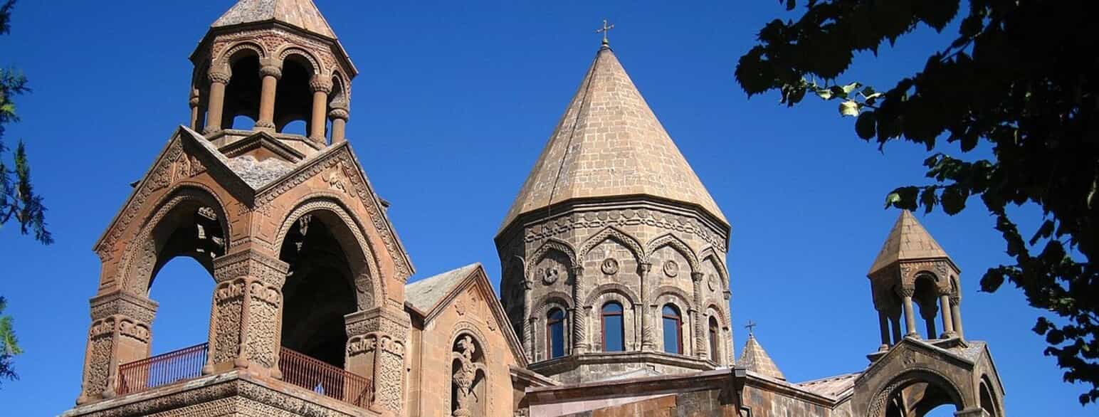 Katedralen i Etjmiadzin, som blev bygget i 300-tallet