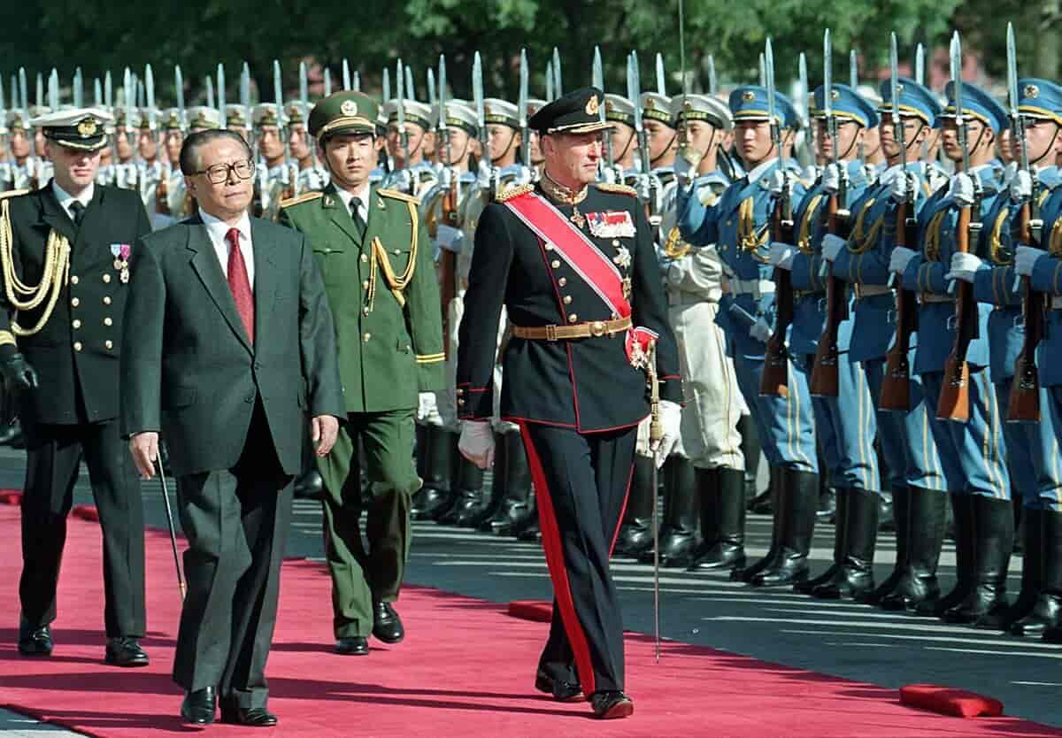 Kong Harald 5. og Kinas præsident Jiang Zemin