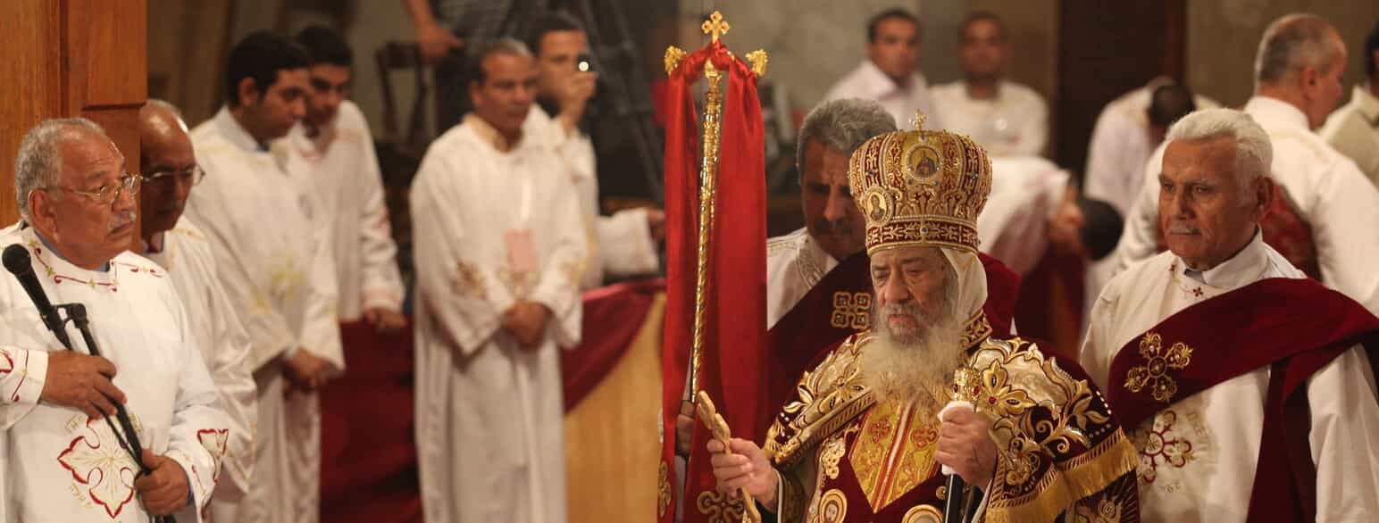 Pave Shenuda 3. under påskemessen i Cairos Abbassiya-katedral den 4. april 2010.