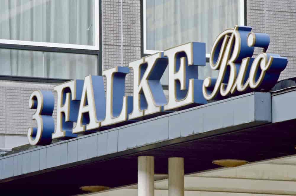 3 Falke Bio's facadeskilt, 1982