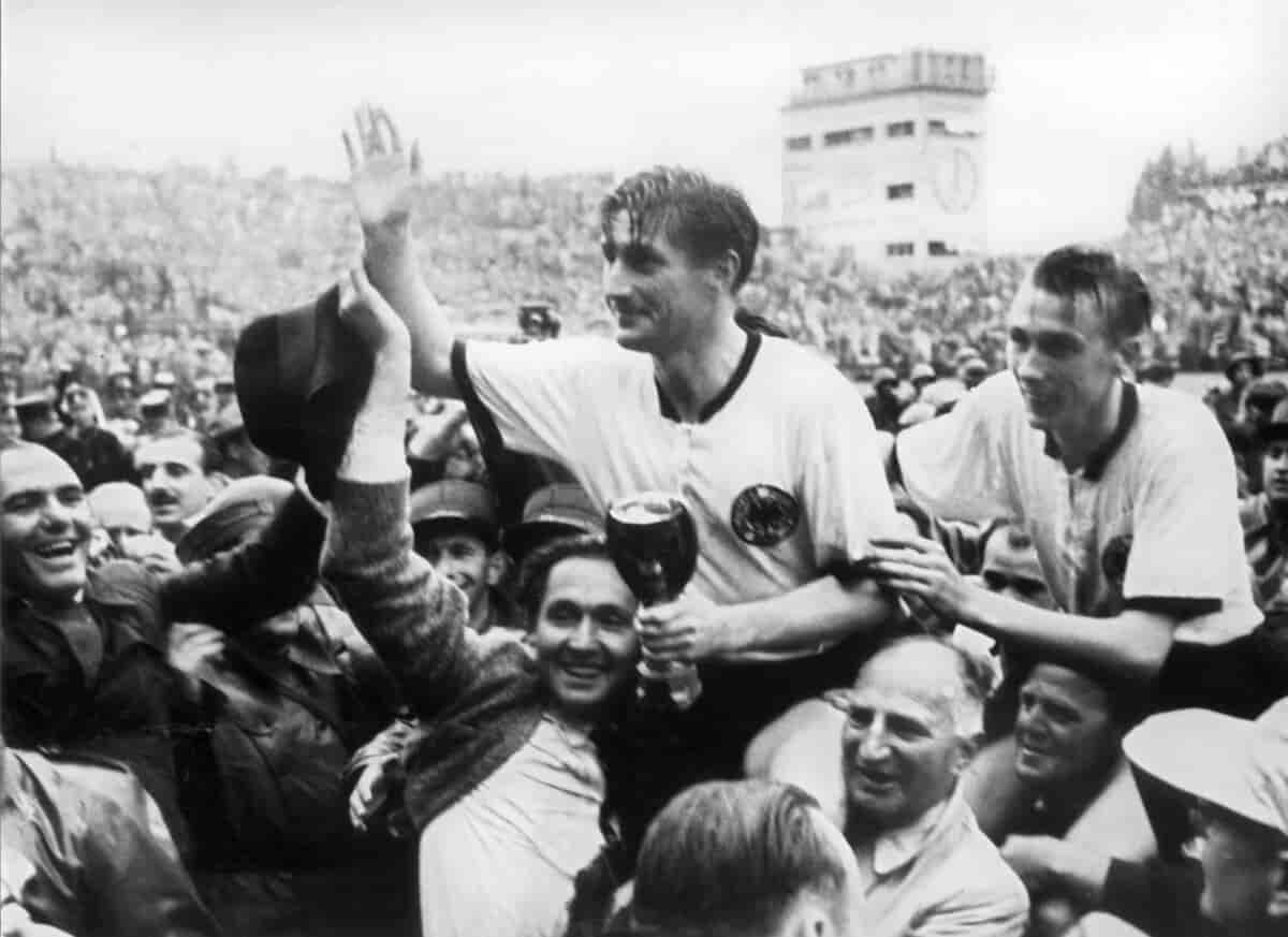 Vesttyskland vinder VM i fodbold 1954.