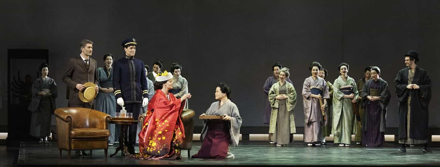 Operaen Madame Butterfly af Giacomo Pucini, her i en opsætning på Det Kongelige Teater i 2024 med sydkoreanske Karah Son i titelrollen