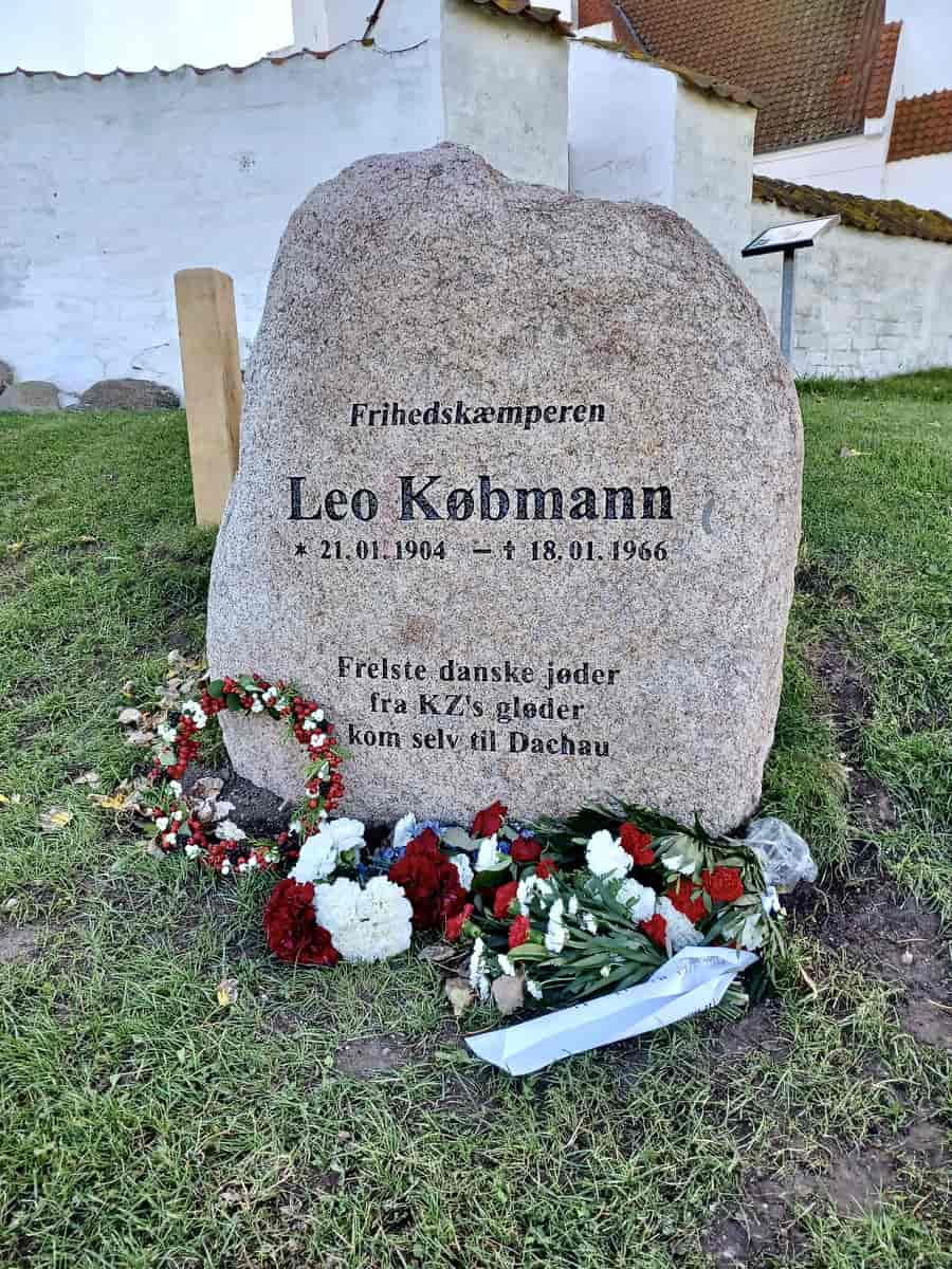 Mindesten for Leo Købmann ved Kalvehave Kirke