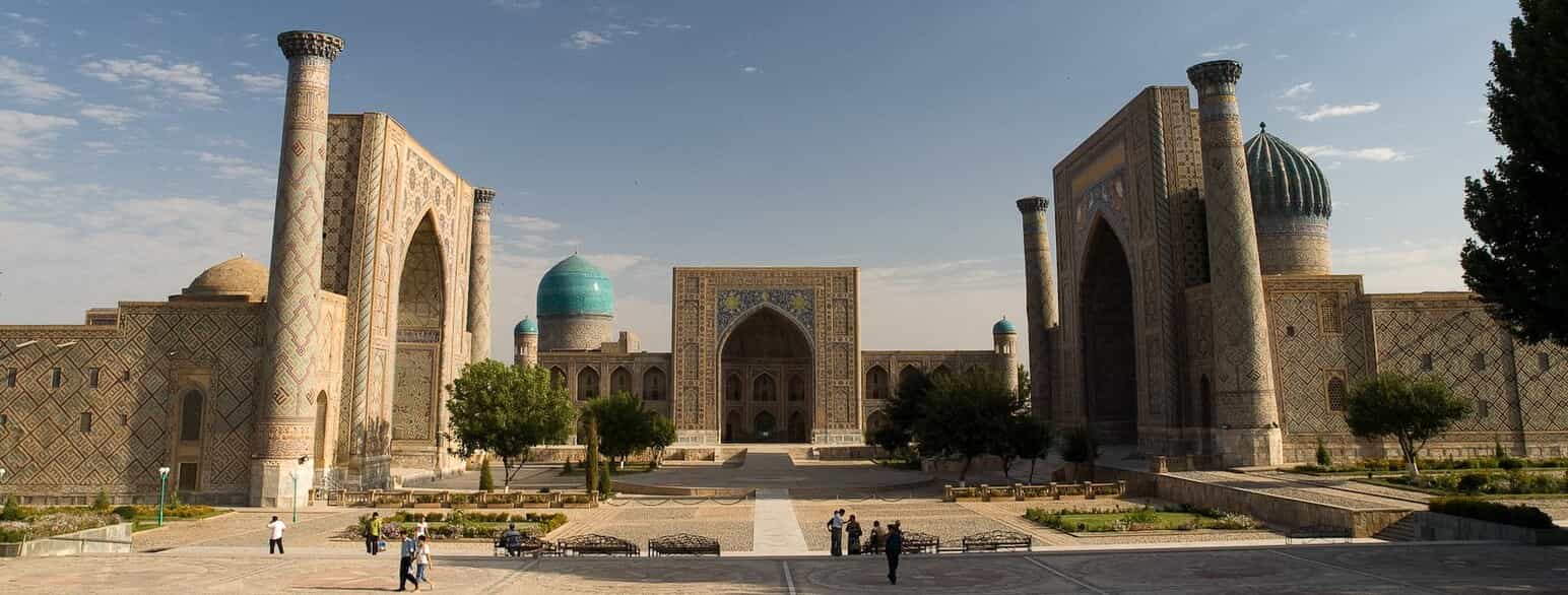 Registan-pladsen med de tre monumentale madrasaer
