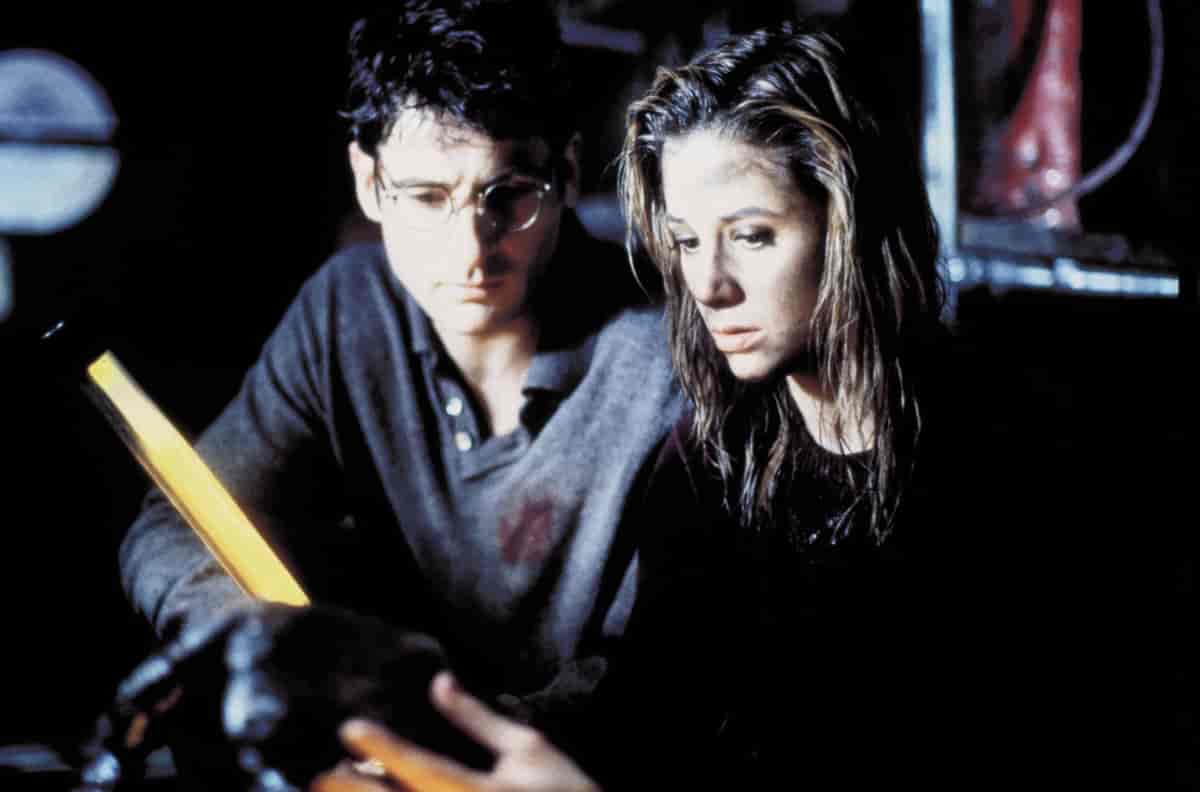 Mira Sorvino og Jeremy Northam i Mimic, 1997.