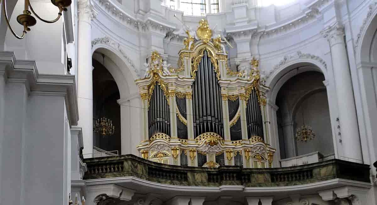 Katholische Hofkirche i Dresden