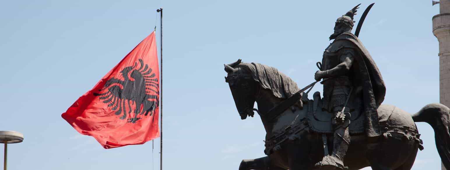 Statue af Skanderbeg i Tirana, Albanien