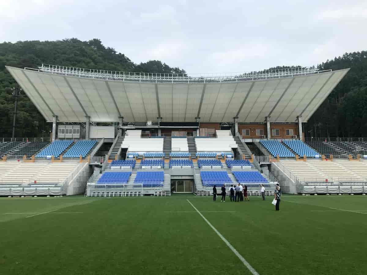 Efter tsunamien i 2011 blev der i forbindelse med genopbygningen bygget et rugbystadion i Kamaishi, der blev benyttet ved World Cup i 2019. En opmuntring til lokalbefolkningen.