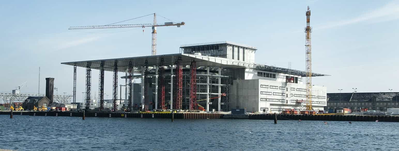 Operaen i København er en af fondens markante donationer. Her i marts 2003 under byggeriet
