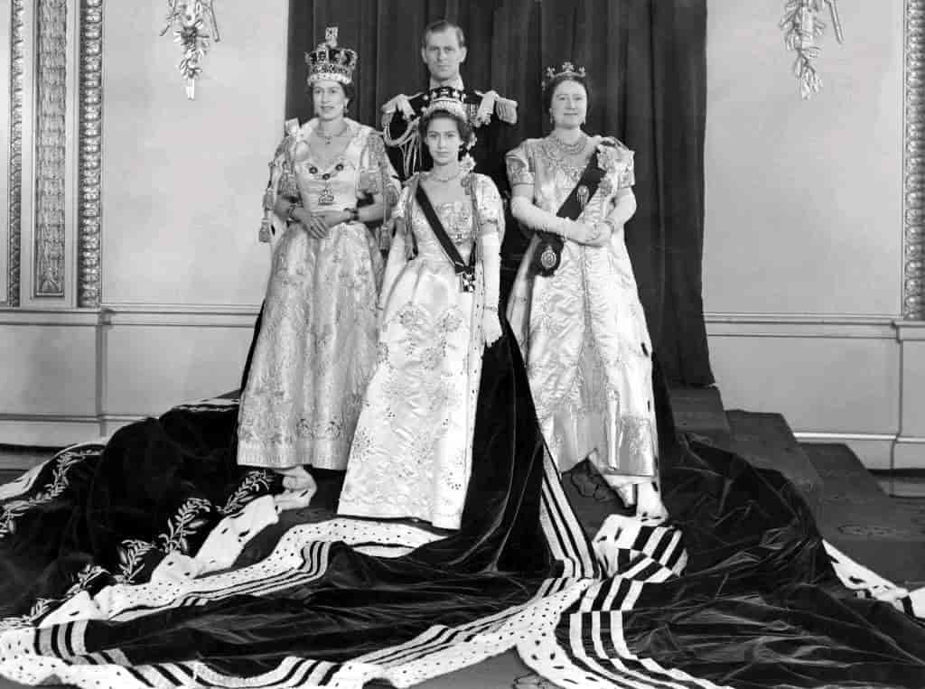 Af Gud Fra Lover Elizabeth 2. - Dronning af Storbritannien 1952-2022 - lex.dk