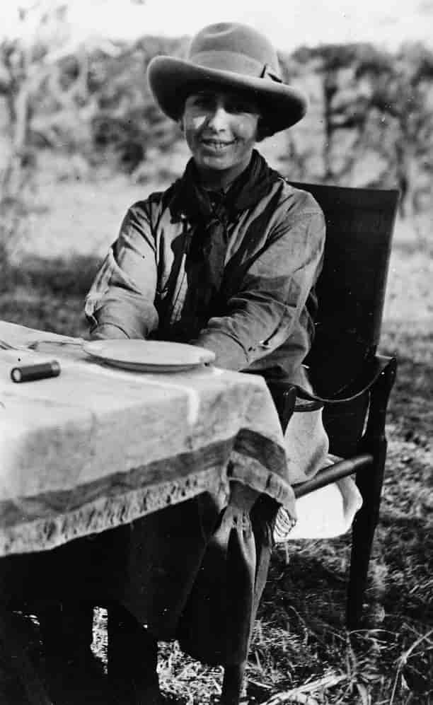 Karen Blixen på næsehornssafari i Kenya i 1918