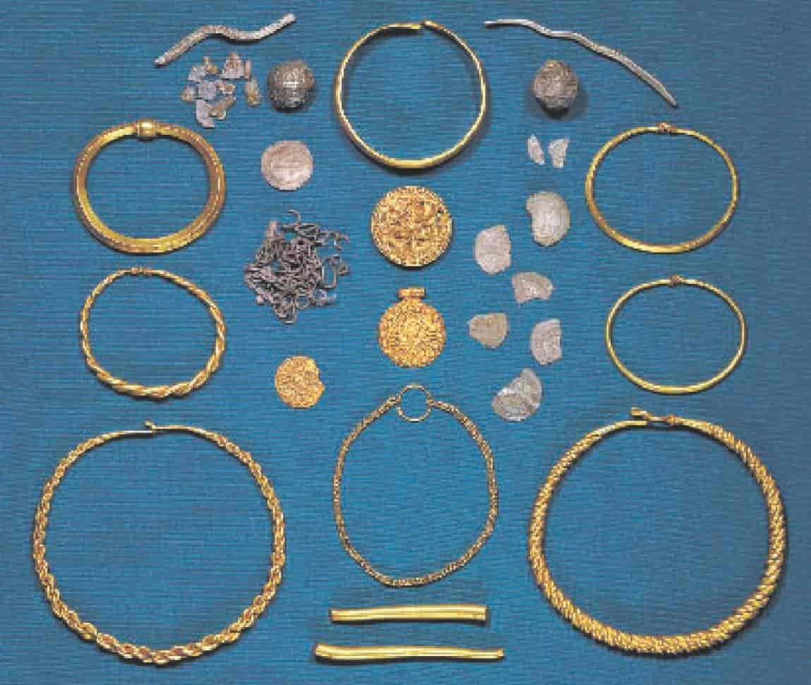 Silke, sølv og mønter | Danmarks Oldtid