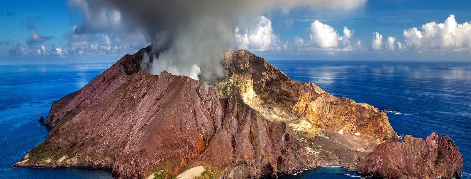 Vulkanudbrud på øen Whakaari ud for New Zealands kyst den 9. december 2019