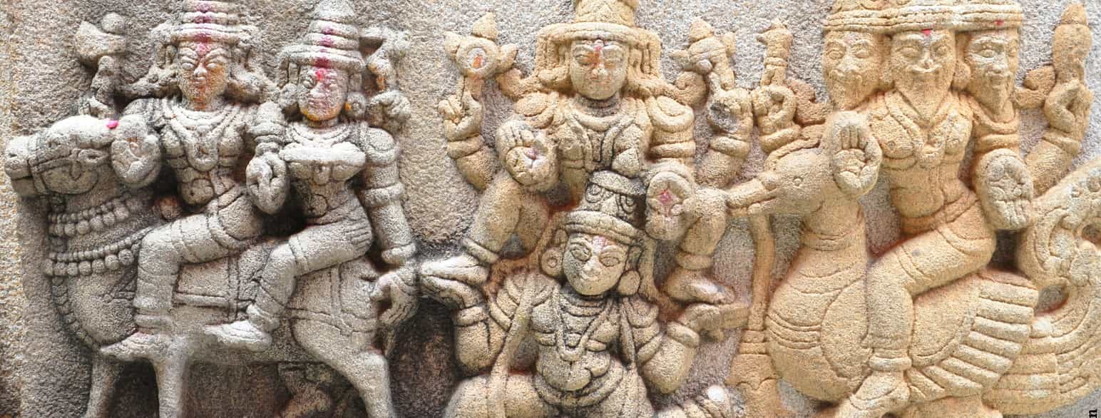 Shiva, Vishnu og Brahma på vægrelief i Kote Venkataramana-templet i Indien (udsnit)