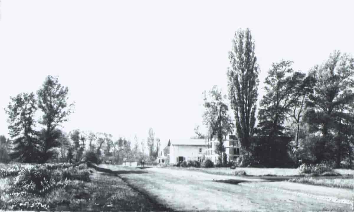 Set fra Strandpromenaden. I Forgrunden P. C. Skovgårds Villa under Opførelse 1860
