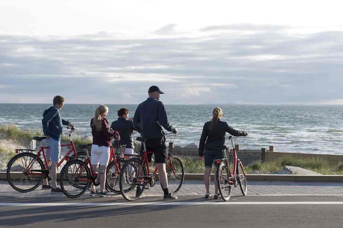 Cyklister ved Vesterø Havn
