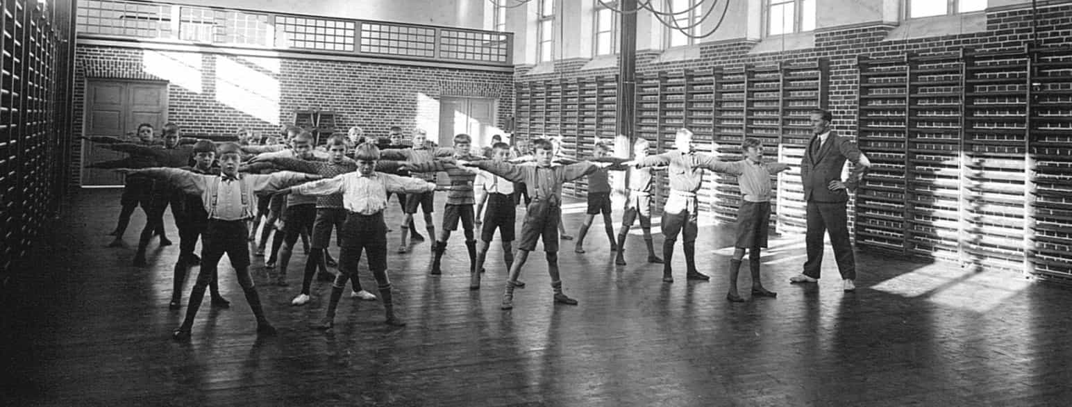 Drengegymnastik på Hornslet Skole i 1932