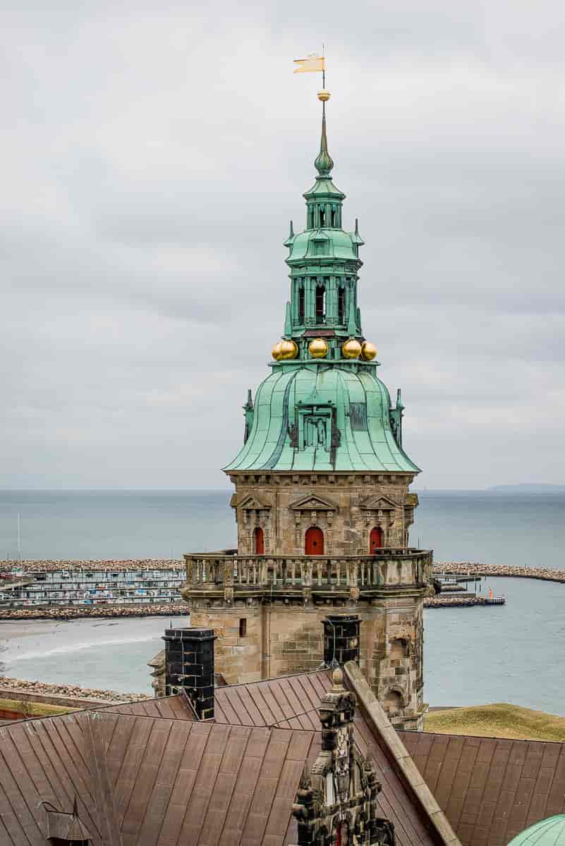 Kongens Karnaptårn set fra Trompetertårnet.
