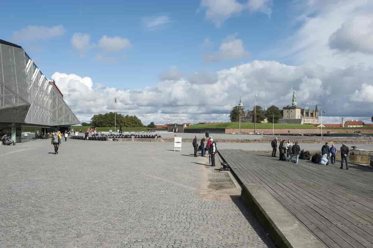 Projekt Kulturhavn Kronborg har ud over en genfortolkning af forsvundne dele af fæstningsanlægget også omfattet etablering af nyt bibliotek, nyt søfartsmuseum og indretning af nye byrum på havneområdet.