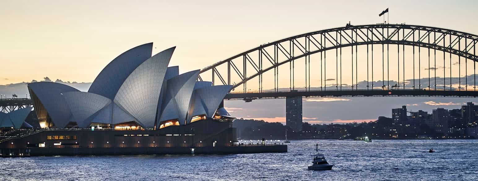 Havnen i Sydney med Jørn Utzons operahus og Sydney Harbour Bridge, 2019