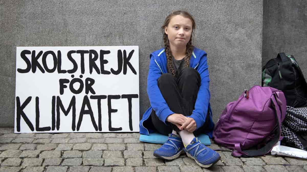 Greta Thunberg som 15-årig foran riksdagshuset i Stockholm i august 2018