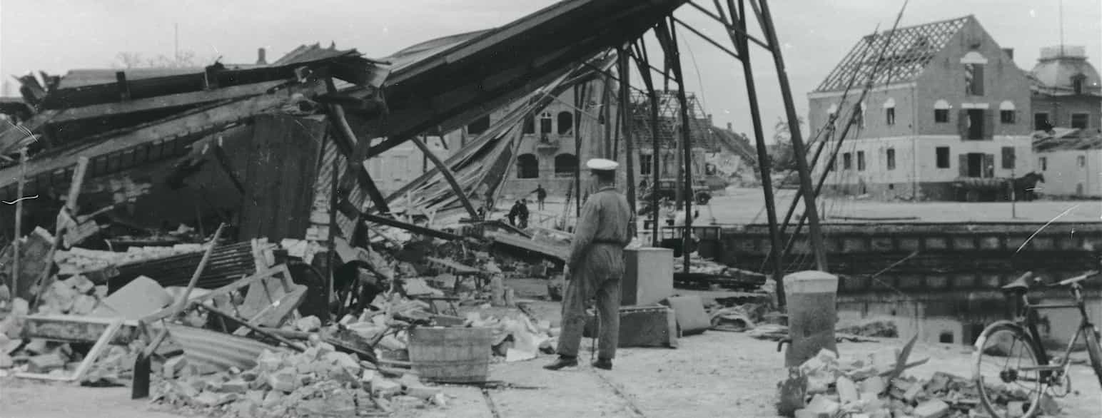 Nexø Havn efter sovjetisk bombardement, 1945